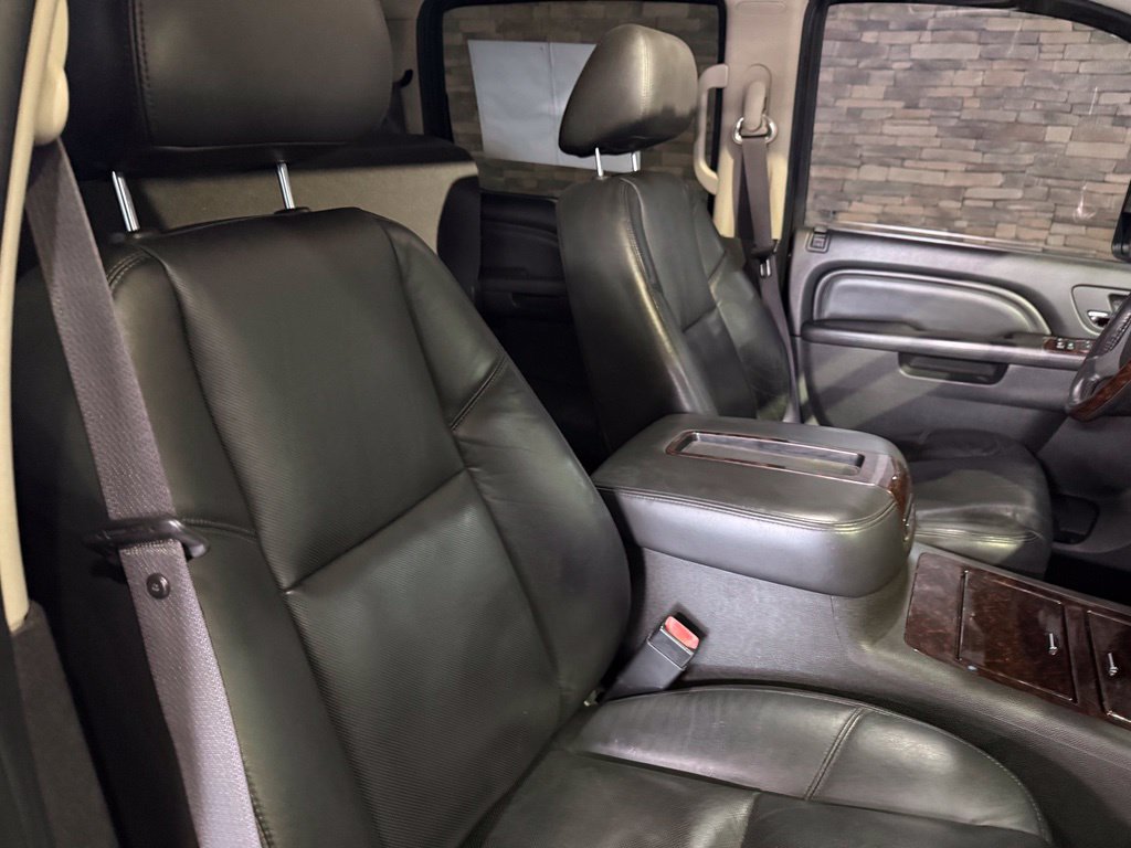 Used 2011 GMC Sierra 2500 Denali w/ Suspension Package, Off-Road AWD/4WD image 4