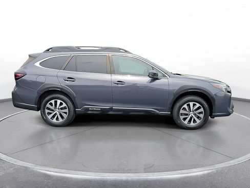 Used 2023 Subaru Outback Premium AWD/4WD image 9