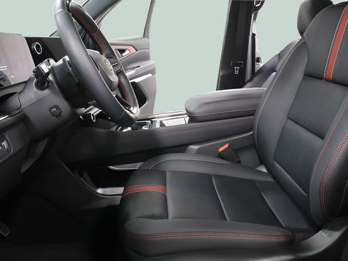 Used 2025 Chevrolet Traverse RS w/ LPO, Floor Liner Package AWD/4WD image 22