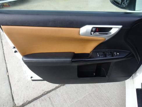 Used 2011 Lexus CT 200h Premium w/ Premium Audio Pkg FWD image 22