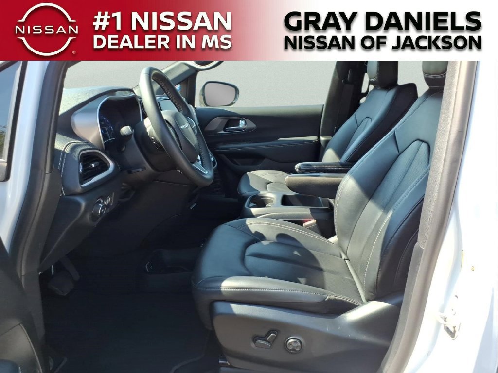 Used 2025 Chrysler Pacifica Select FWD image 22