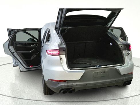 Used 2023 Porsche Cayenne Coupe AWD/4WD image 13