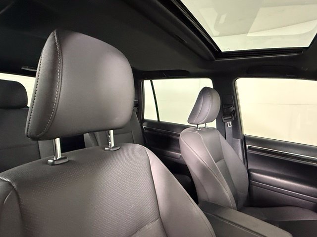 Used 2023 Lexus GX 460 Premium w/ Accessory Package AWD/4WD image 29