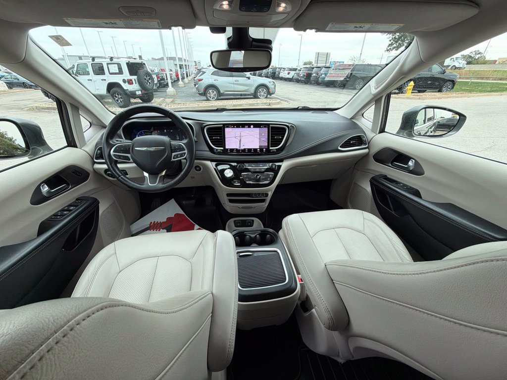 Used 2021 Chrysler Pacifica Touring-L FWD image 19