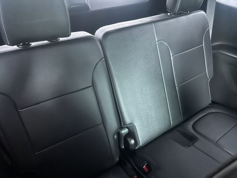 Used 2022 Chevrolet Traverse LT w/ LT Premium Package FWD image 10