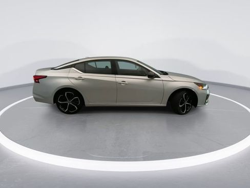 Used 2024 Nissan Altima 2.5 SR FWD image 5