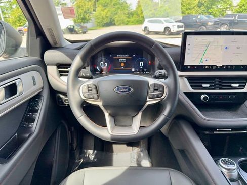 Used 2025 Ford Explorer Active w/ Active Comfort Package AWD/4WD image 16