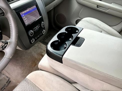 Used 2009 GMC Yukon XL SLE w/ Convenience Package image 16