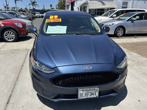 Used 2019 Ford Fusion SE FWD image 3