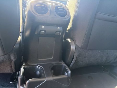 Used 2019 Jeep Wrangler Unlimited Sport S AWD/4WD image 28