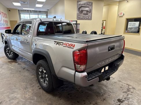 Used 2016 Toyota Tacoma TRD Off-Road w/ Premium & Technology Package image 7
