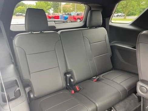Used 2023 Chevrolet Traverse Premier AWD/4WD image 41