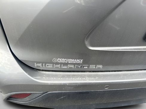 Used 2025 Toyota Highlander Limited image 15