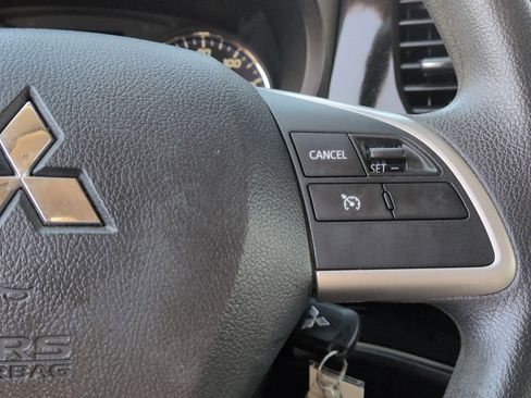 Used 2019 Mitsubishi Outlander ES image 25