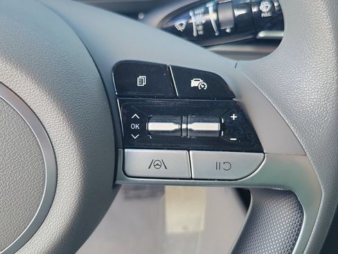 Used 2025 Hyundai Elantra SE FWD image 25