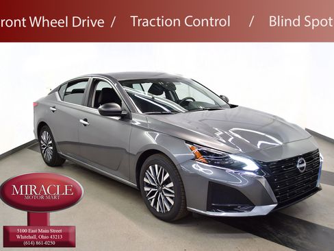 Used 2025 Nissan Altima 2.5 SV FWD image 1