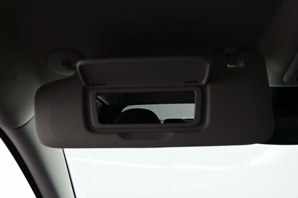 Used 2027 Chevrolet Bolt LT w/ Comfort Package FWD image 31