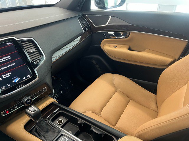 Used 2018 Volvo XC90 T6 Momentum w/ Momentum Plus Package AWD/4WD image 17