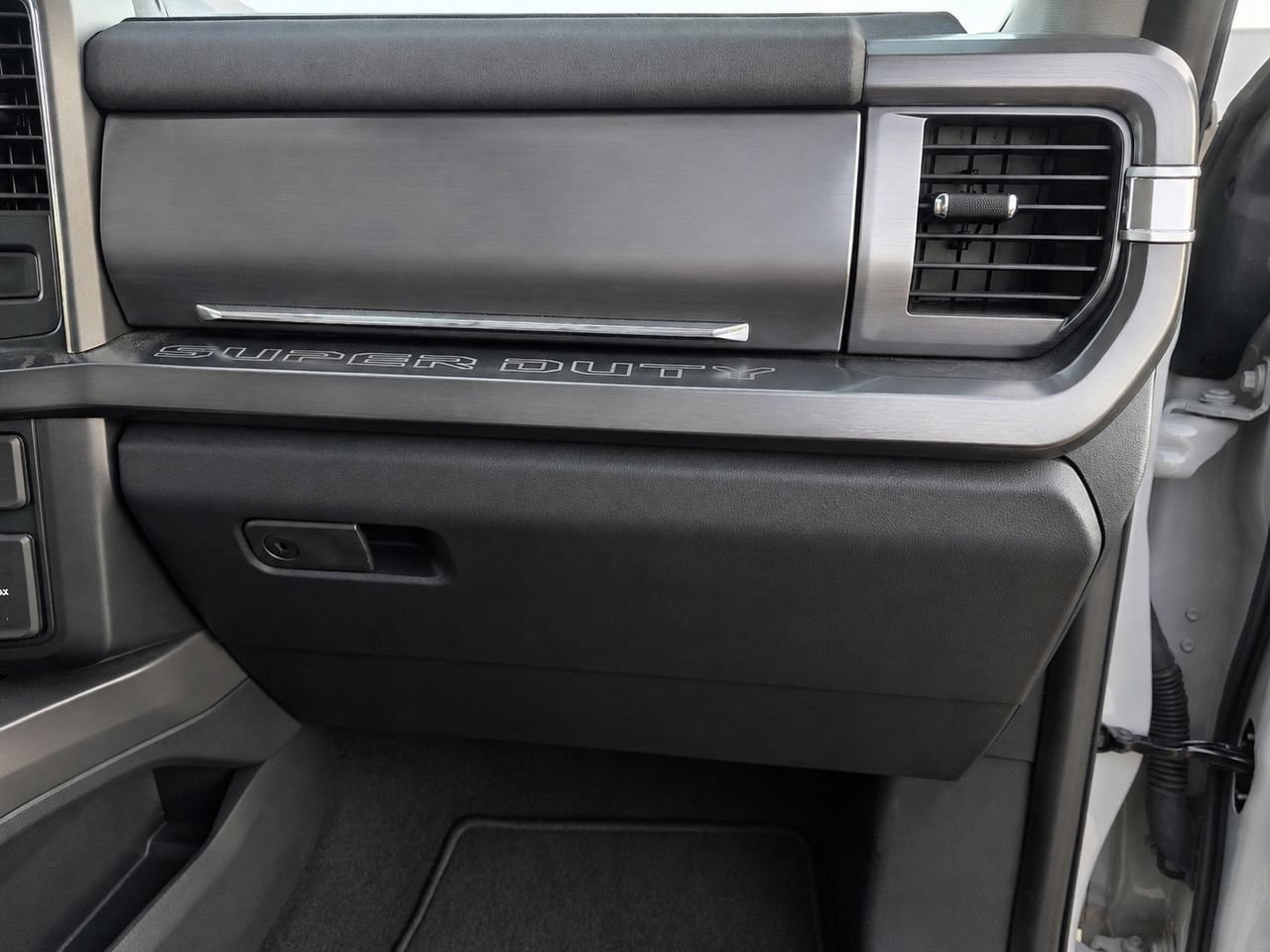 Used 2025 Ford F350 Lariat w/ Lariat Ultimate Package AWD/4WD image 51