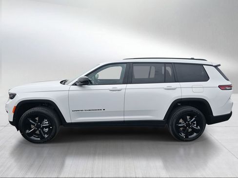 New 2025 Jeep Grand Cherokee L Altitude image 3