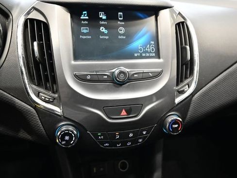 Used 2018 Chevrolet Cruze LT FWD image 14