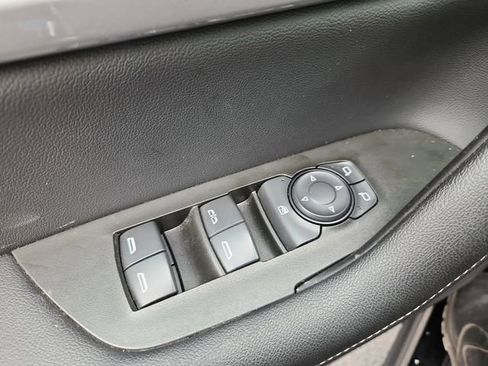 Used 2025 Chevrolet Blazer LT FWD image 12