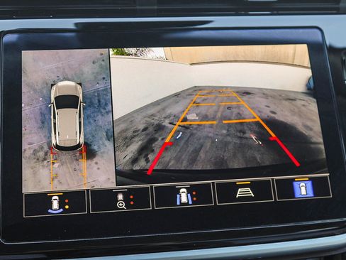 Used 2022 Chevrolet Bolt EUV Premier w/ Launch Edition image 25