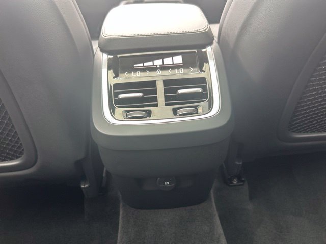 Certified 2025 Volvo XC90 B5 Core AWD/4WD image 16