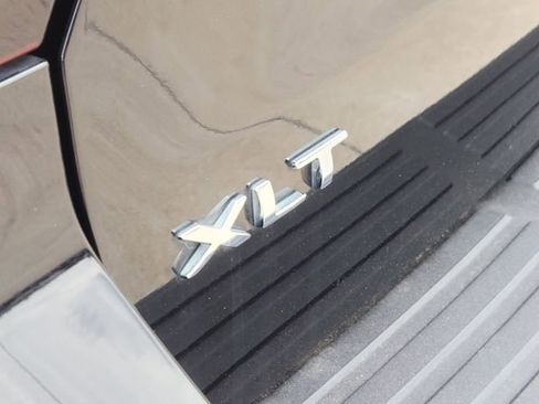 Used 2024 Ford Expedition XLT AWD/4WD image 11