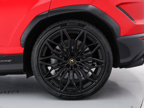 Used 2025 Lamborghini Urus SE AWD/4WD image 41