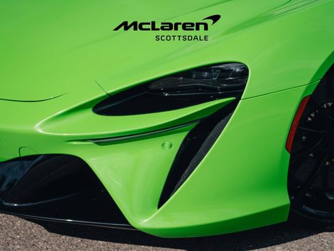Used 2025 McLaren Artura image 16