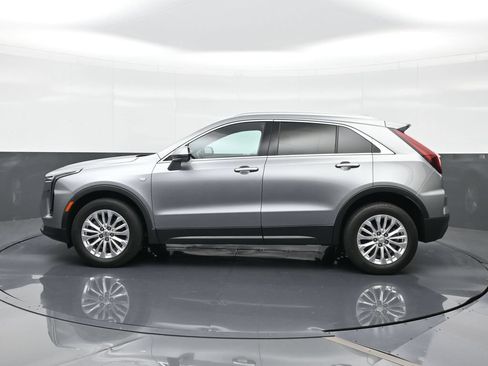 Certified 2024 Cadillac XT4 Luxury w/ Cold Weather Package FWD image 3