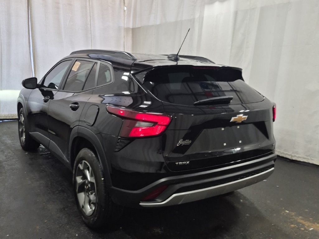 Used 2026 Chevrolet Trax LT w/ Driver Confidence Package FWD image 2