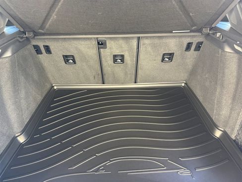 Used 2025 Porsche Macan image 17