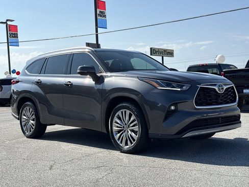 Used 2023 Toyota Highlander Platinum FWD image 35