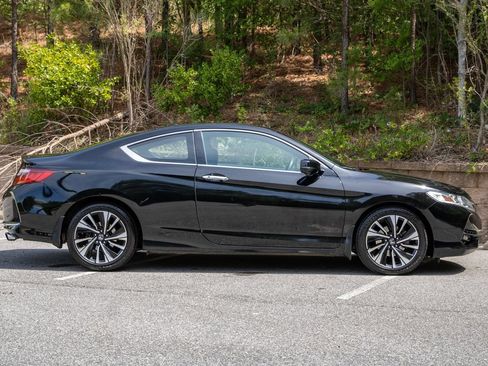 Used 2017 Honda Accord EX image 4