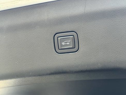 Used 2023 Buick Enclave Essence image 25