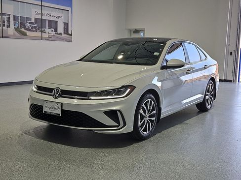 New 2027 Volkswagen Jetta SE FWD image 4