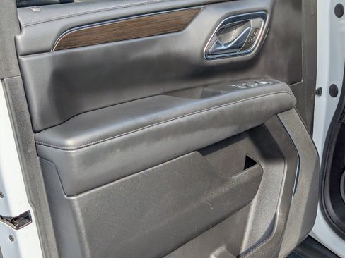 Used 2023 GMC Yukon SLE image 16