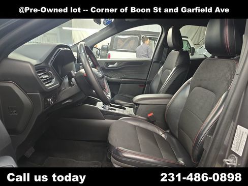 Used 2025 Ford Escape ST-Line Select AWD/4WD image 4