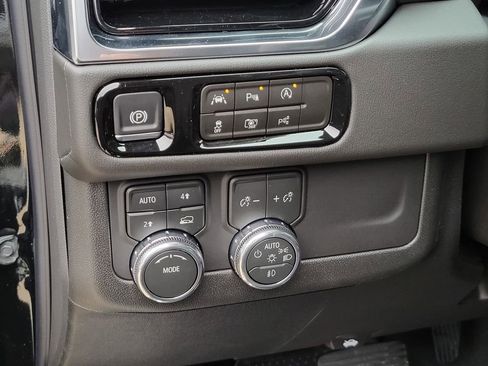 New 2026 GMC Yukon Elevation image 8