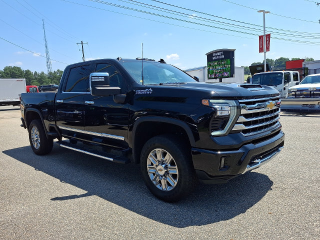Used 2024 Chevrolet Silverado 2500 High Country w/ High Country Premium Package AWD/4WD image 2