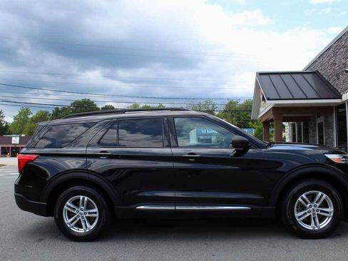 Used 2020 Ford Explorer XLT w/ Equipment Group 202A AWD/4WD image 4