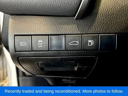 Used 2018 Toyota Camry SE FWD image 16