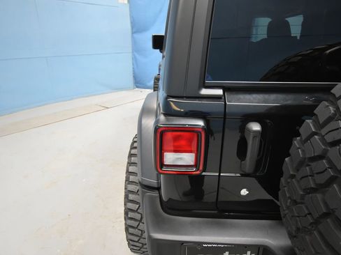 Used 2019 Jeep Wrangler Unlimited Sport S image 37