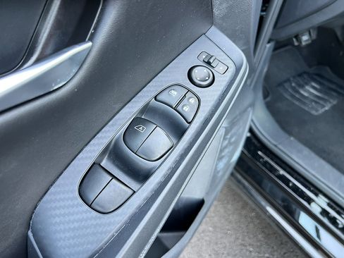 Used 2025 Nissan Sentra SV image 11