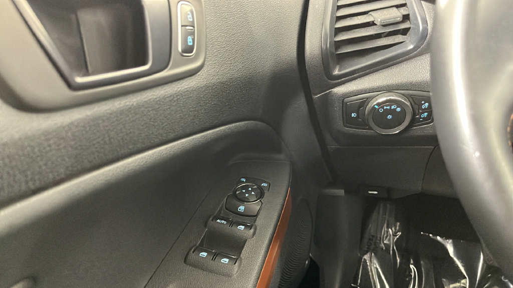 Used 2018 Ford EcoSport SES w/ Cold Weather Package AWD/4WD image 30