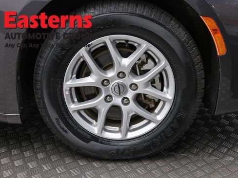 Used 2023 Chrysler Pacifica Touring-L FWD image 32