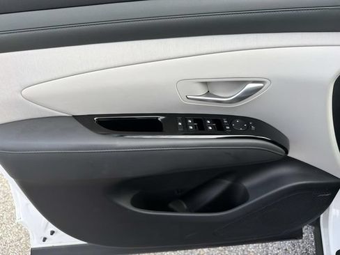 Used 2025 Hyundai Tucson Limited FWD image 19