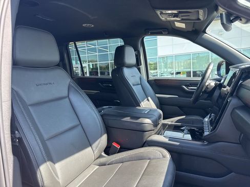 Used 2025 GMC Yukon XL Denali AWD/4WD image 16